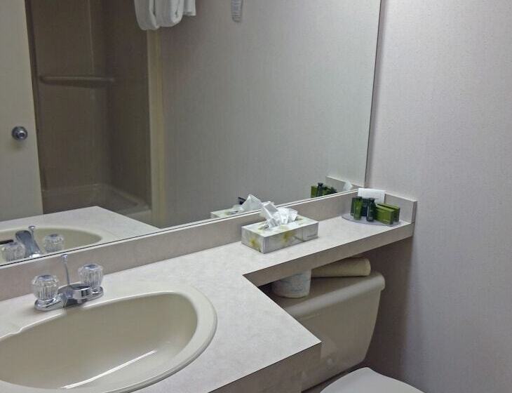 Отель Powell River Town Centre