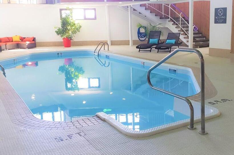 Отель Super 8 By Wyndham Spruce Grove