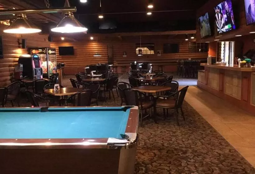 Отель Super 8 By Wyndham Spruce Grove