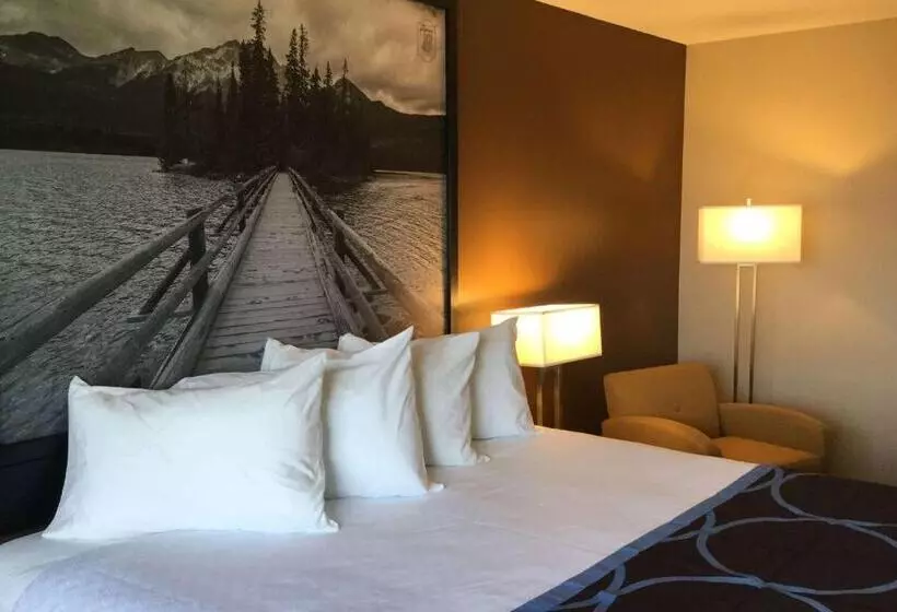 Отель Super 8 By Wyndham Spruce Grove