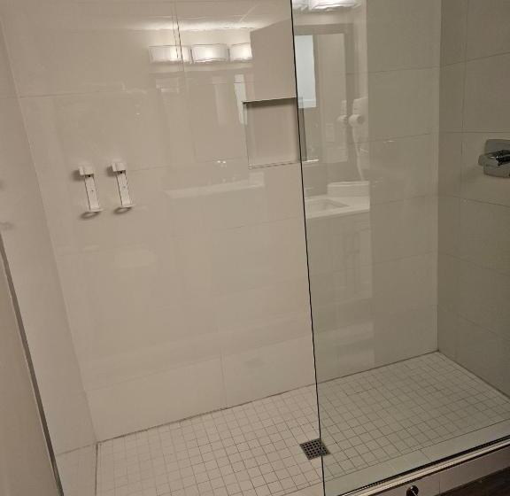 Отель Super 8 By Wyndham Spruce Grove