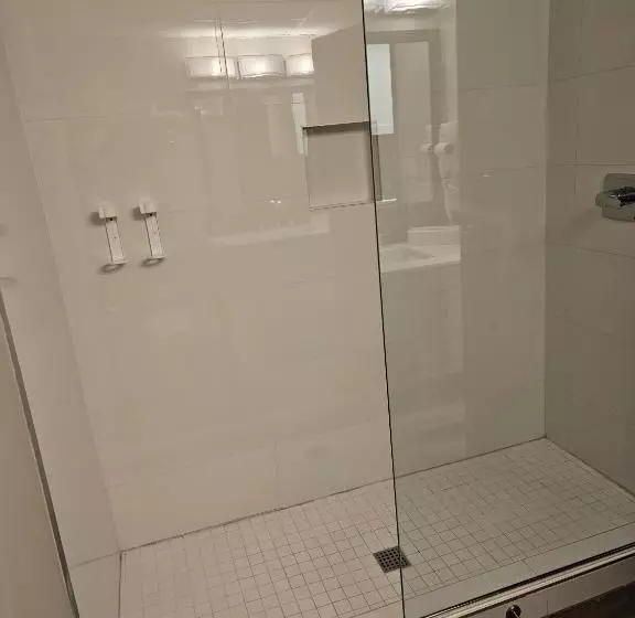 Отель Super 8 By Wyndham Spruce Grove