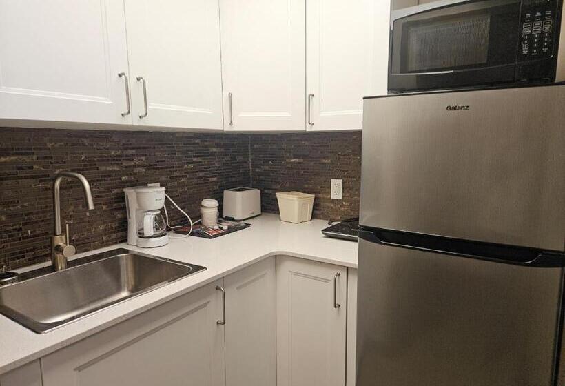 Отель Super 8 By Wyndham Spruce Grove