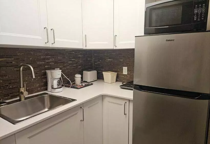 Отель Super 8 By Wyndham Spruce Grove