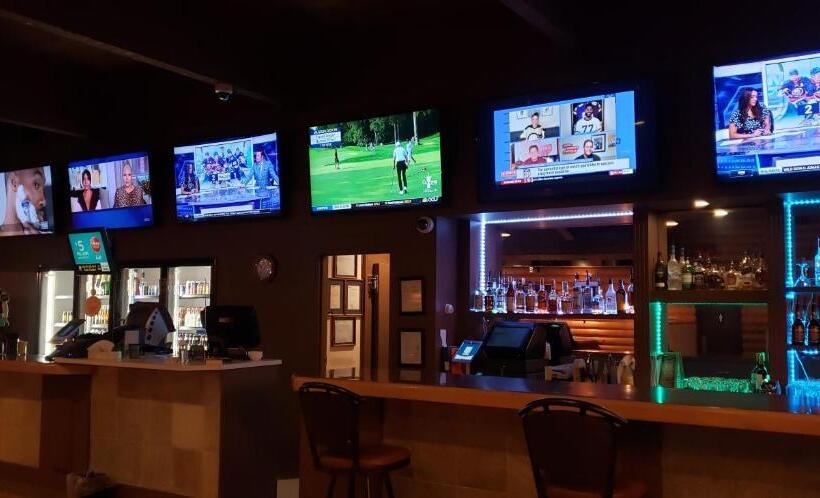 Отель Super 8 By Wyndham Spruce Grove