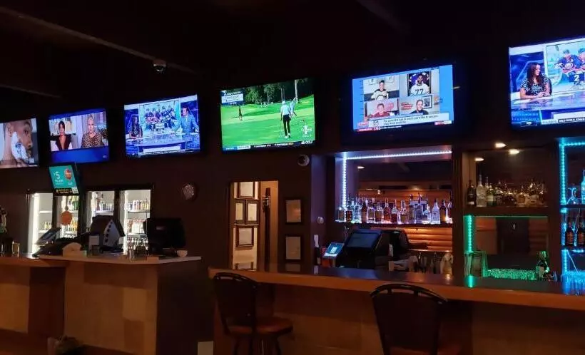 Отель Super 8 By Wyndham Spruce Grove