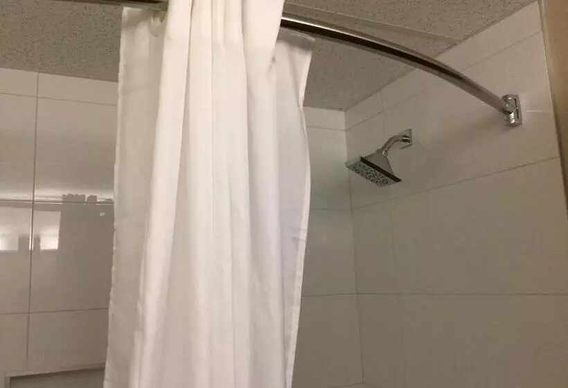 Отель Super 8 By Wyndham Spruce Grove