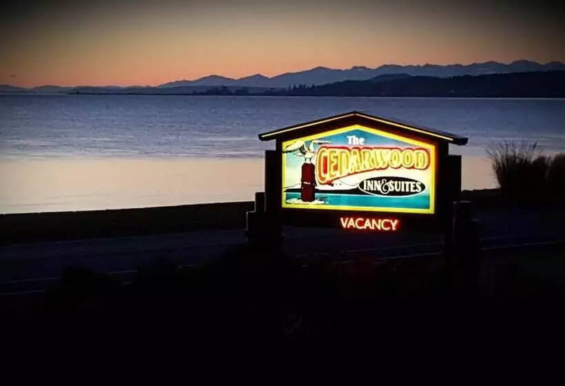 Отель The Cedarwood Inn & Suites