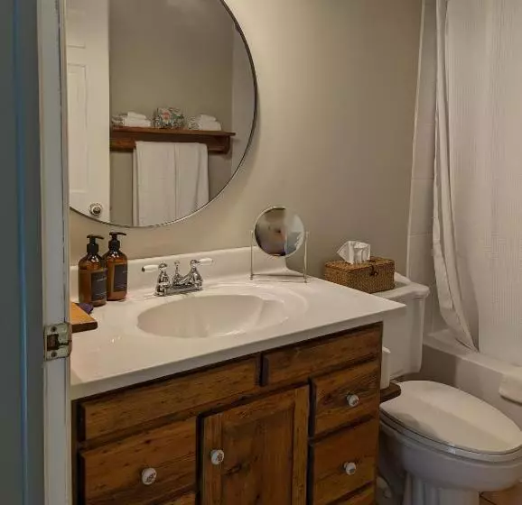 בית מלון כפרי The Cooper S Inn