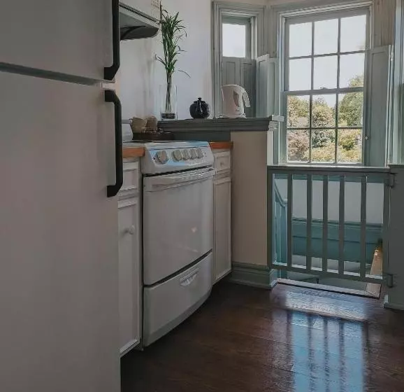 בית מלון כפרי The Cooper S Inn