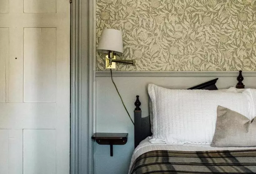 בית מלון כפרי The Cooper S Inn