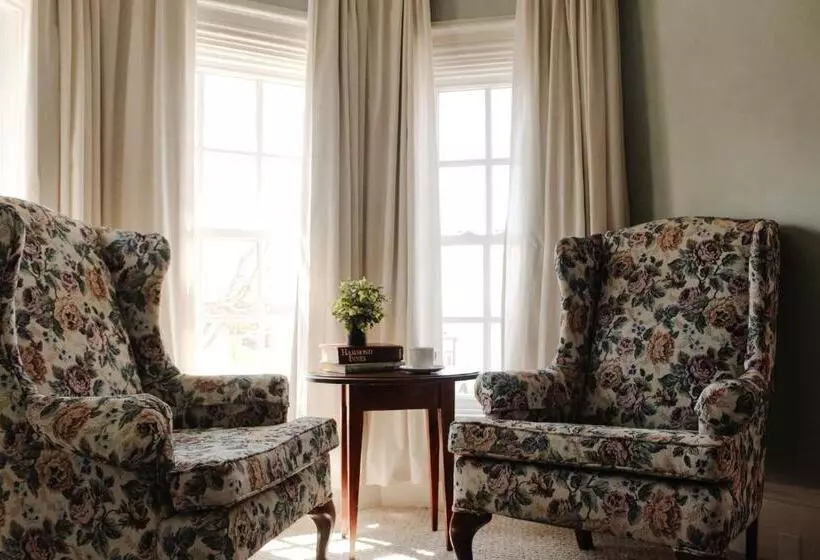 בית מלון כפרי The Cooper S Inn