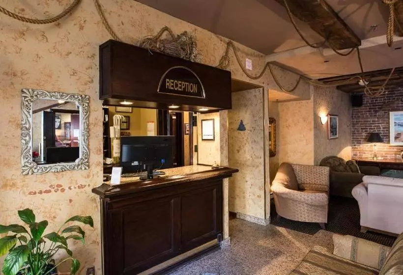 호텔 Champ De Mars Montreal