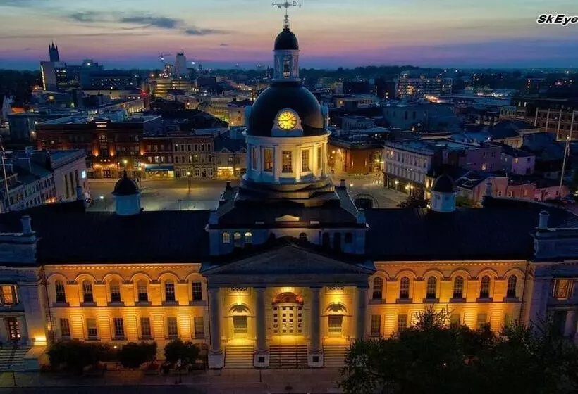 בית מלון כפרי Hochelaga Inn