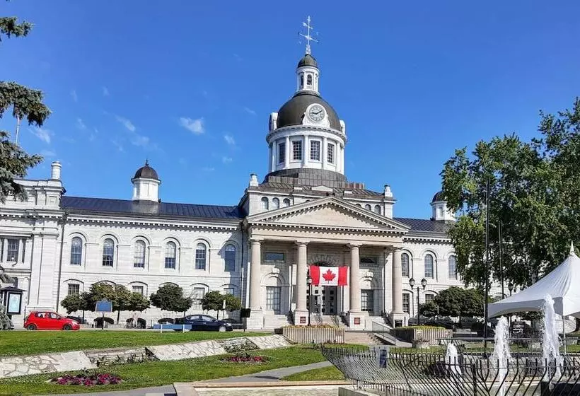 בית מלון כפרי Hochelaga Inn