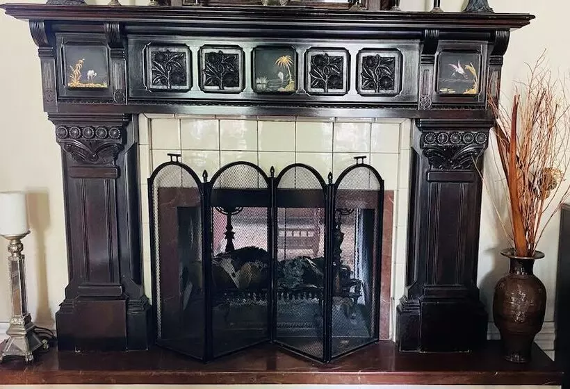 בית מלון כפרי Hochelaga Inn