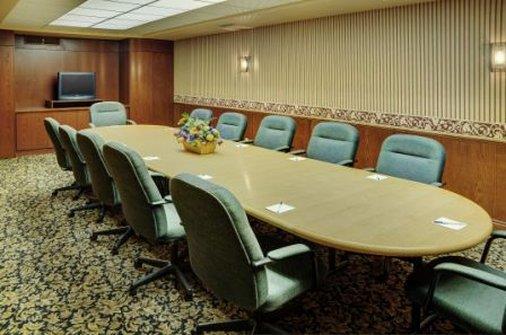 Hotel Lakeview Inns & Suites  Hinton