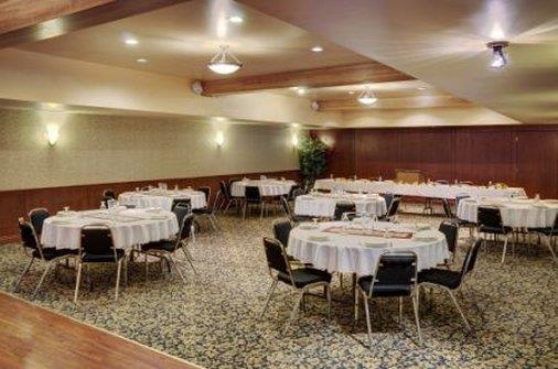 Hotel Lakeview Inns & Suites  Hinton