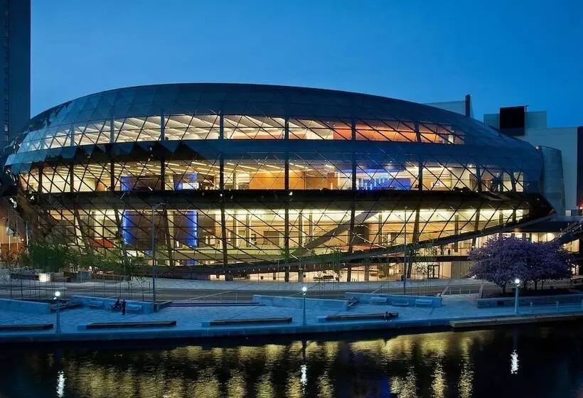 Les Suites Hotel Ottawa