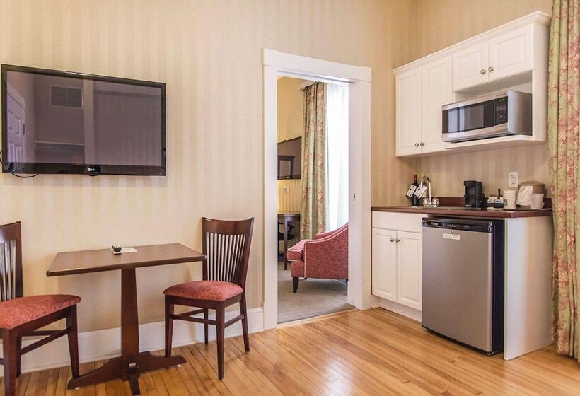 هتل Quality Inn & Suites Downtown