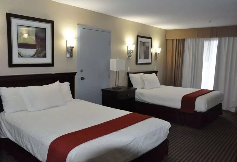 هتل Ramada By Wyndham Abbotsford