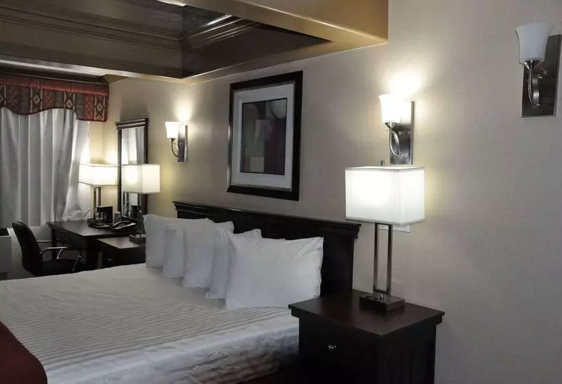 هتل Ramada By Wyndham Abbotsford