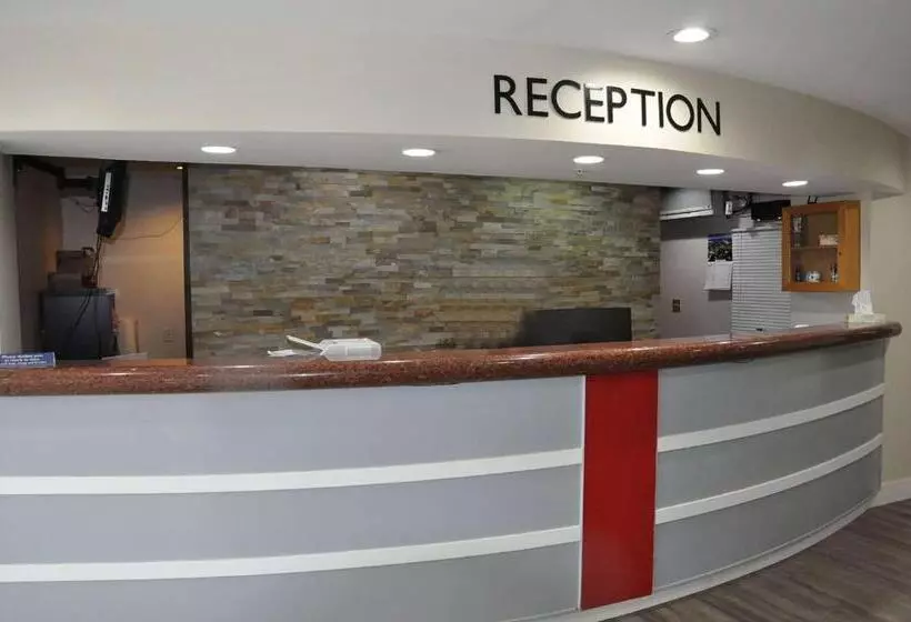 هتل Ramada By Wyndham Abbotsford