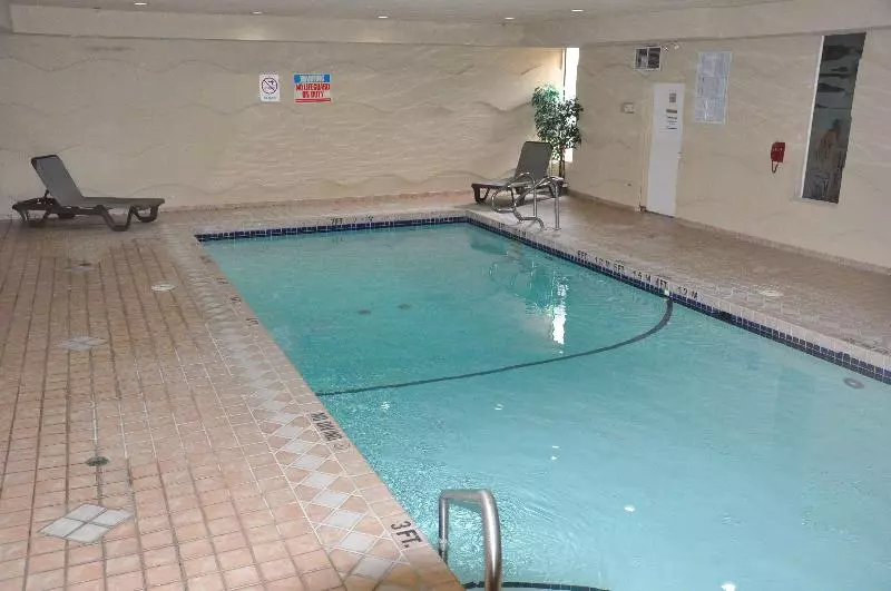 هتل Ramada By Wyndham Abbotsford