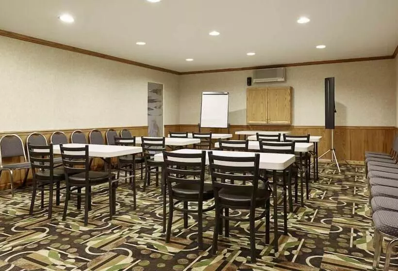 هتل Ramada By Wyndham Abbotsford