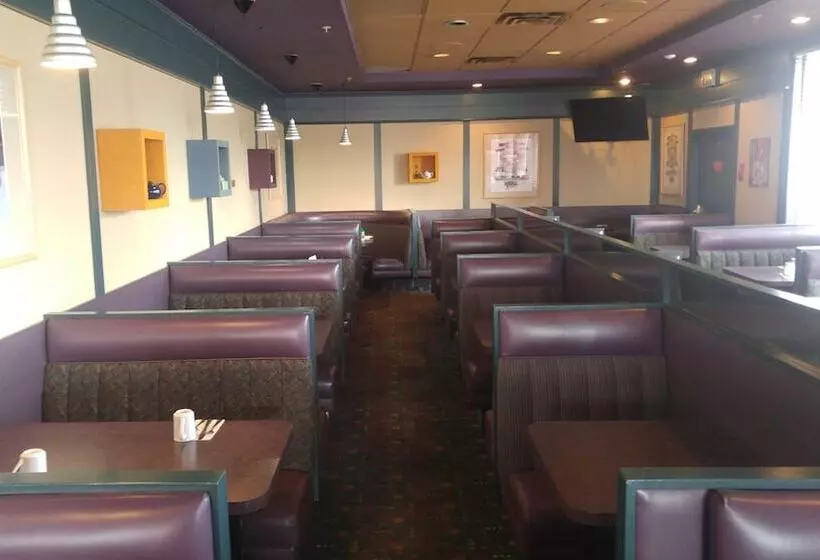 هتل Ramada By Wyndham Abbotsford