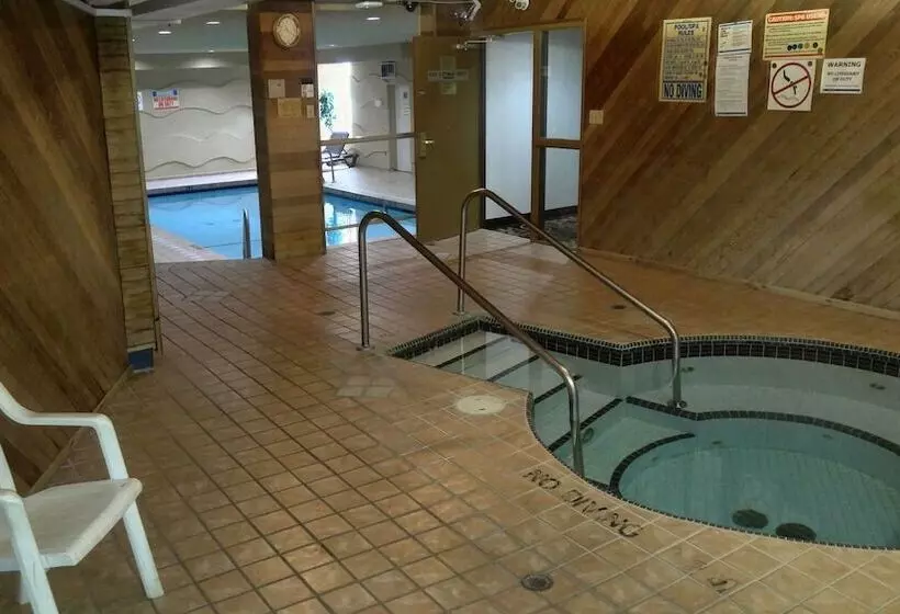 هتل Ramada By Wyndham Abbotsford