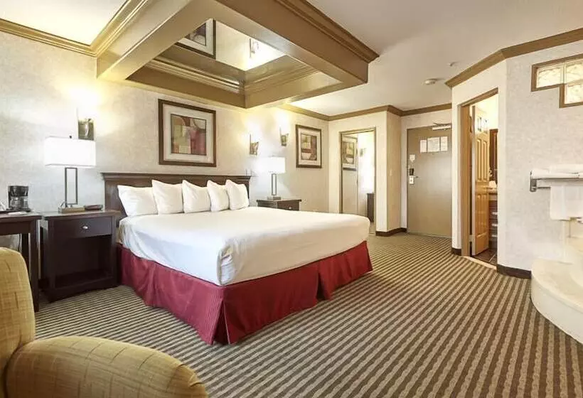 هتل Ramada By Wyndham Abbotsford