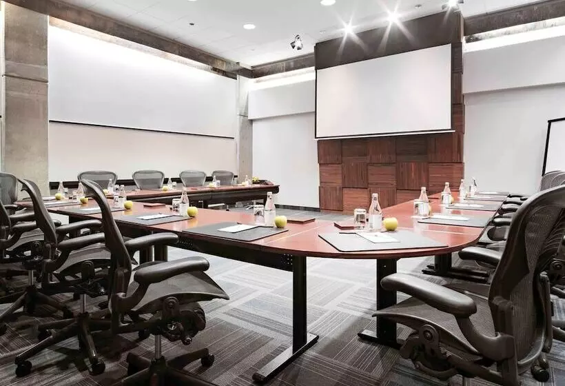 Novotel Montreal Center