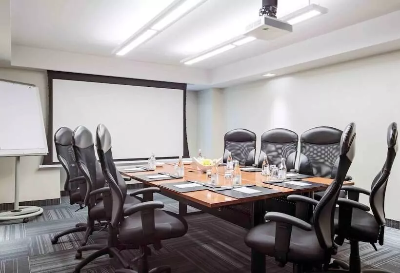 Novotel Montreal Center