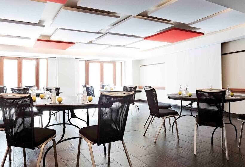 Novotel Montreal Center