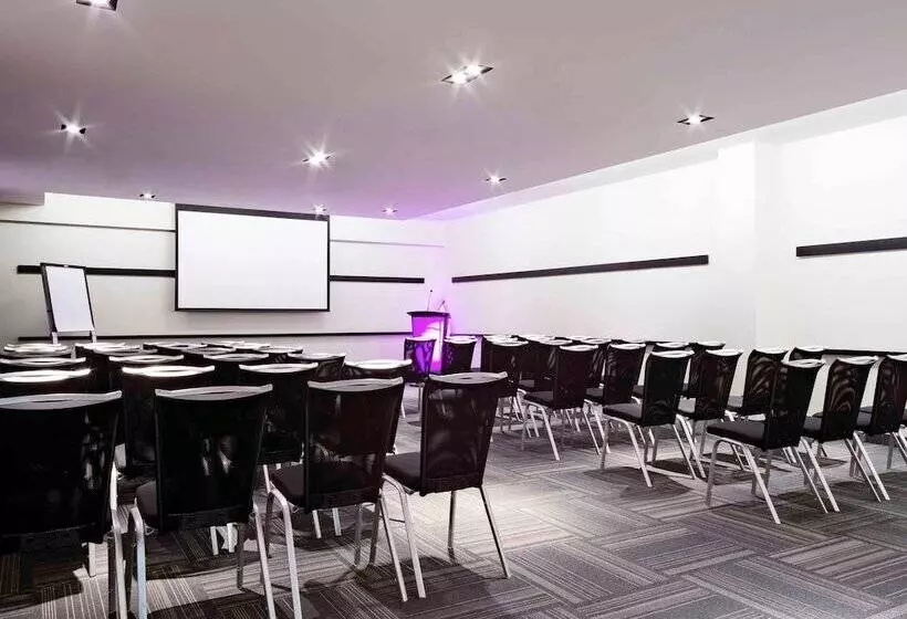 Novotel Montreal Center