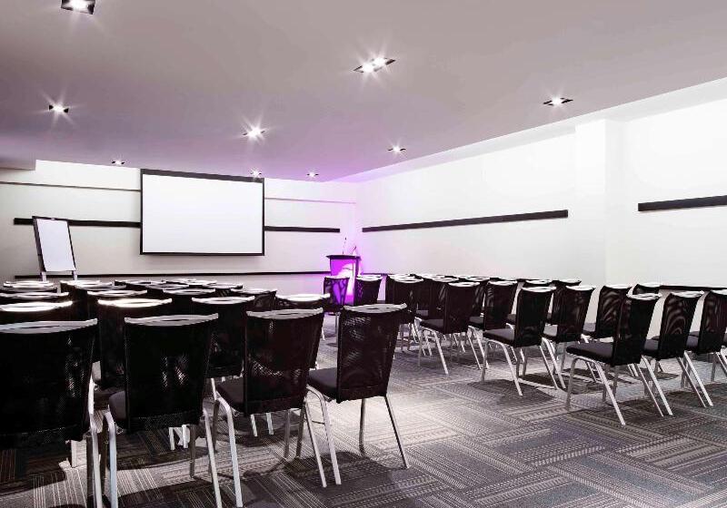 Novotel Montreal Center