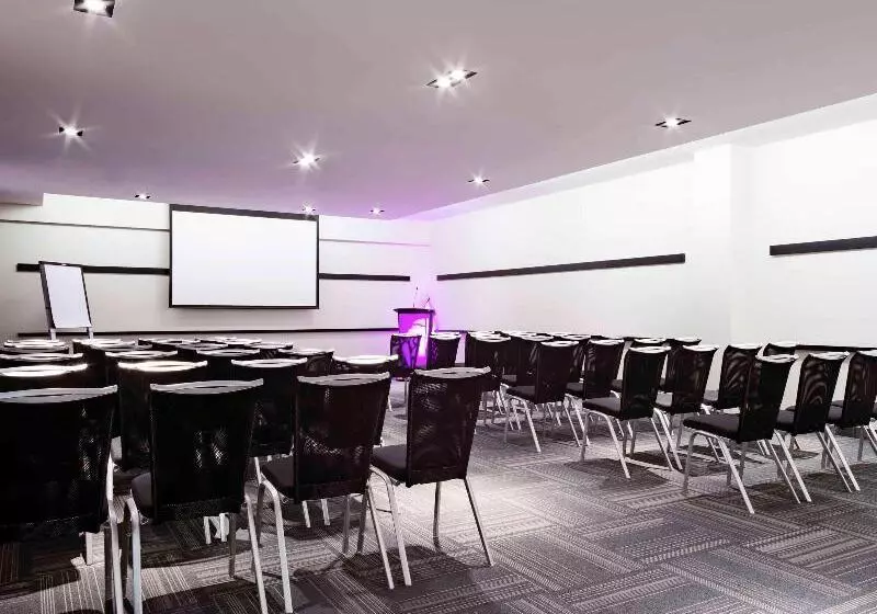 Novotel Montreal Center