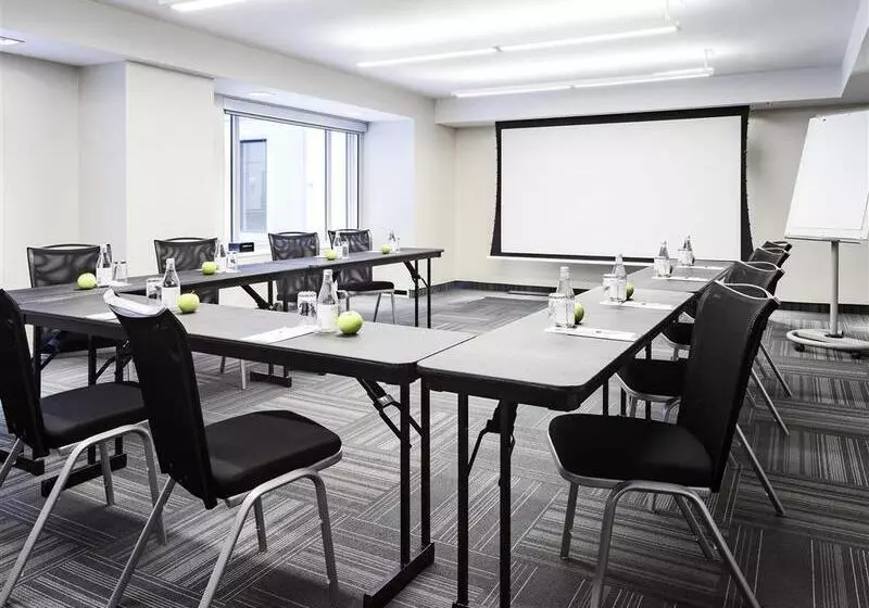 Novotel Montreal Center