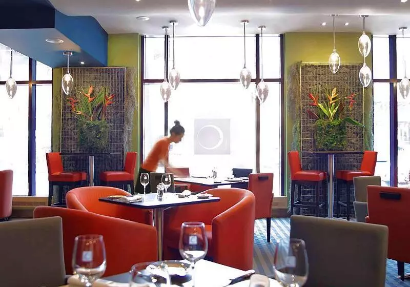 Novotel Montreal Center