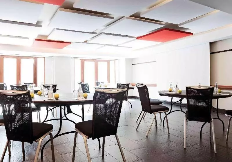 Novotel Montreal Center