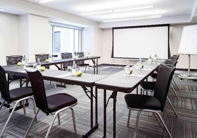 Novotel Montreal Center