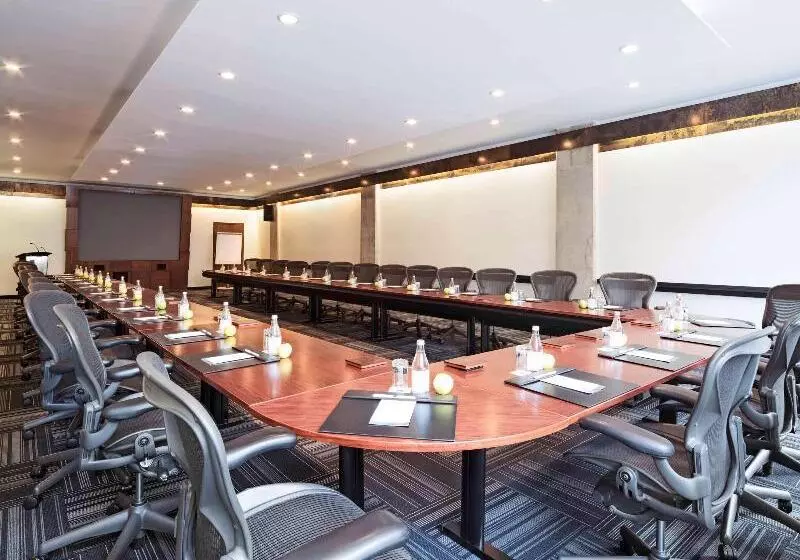 Novotel Montreal Center