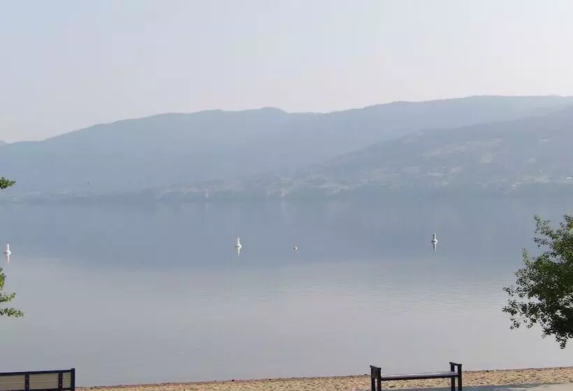 Okanagan Lakefront Resort