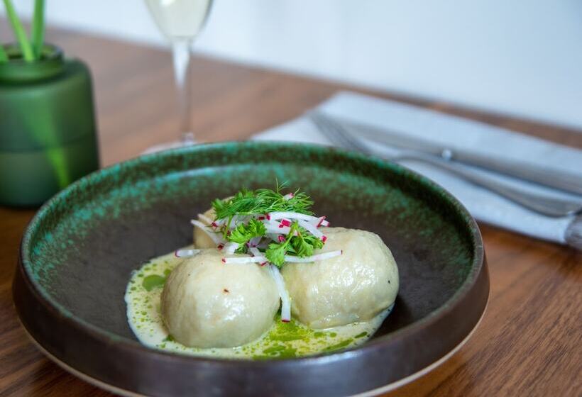 Resort Pyramid Lake Lodge