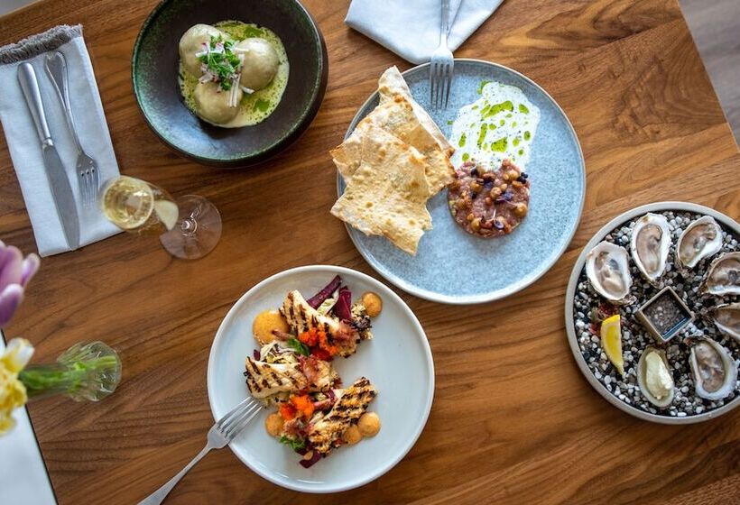 Resort Pyramid Lake Lodge