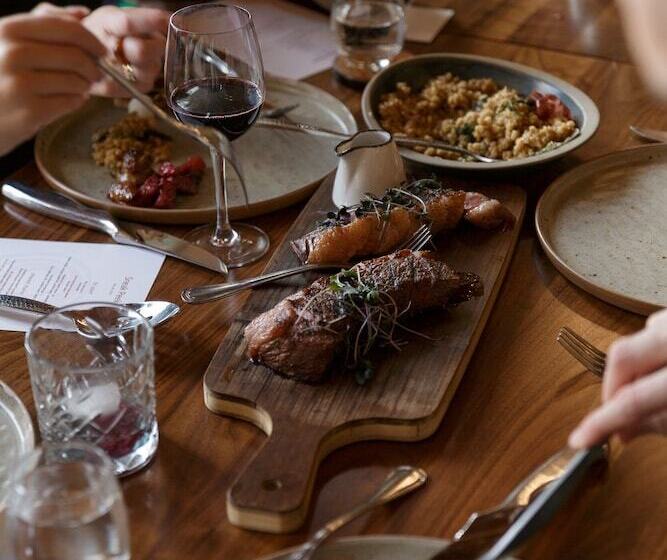 Resort Pyramid Lake Lodge