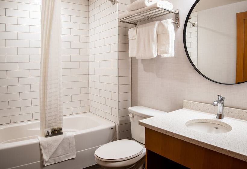 Resort Pyramid Lake Lodge