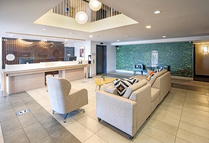 אתר נופש Holiday Inn Osoyoos