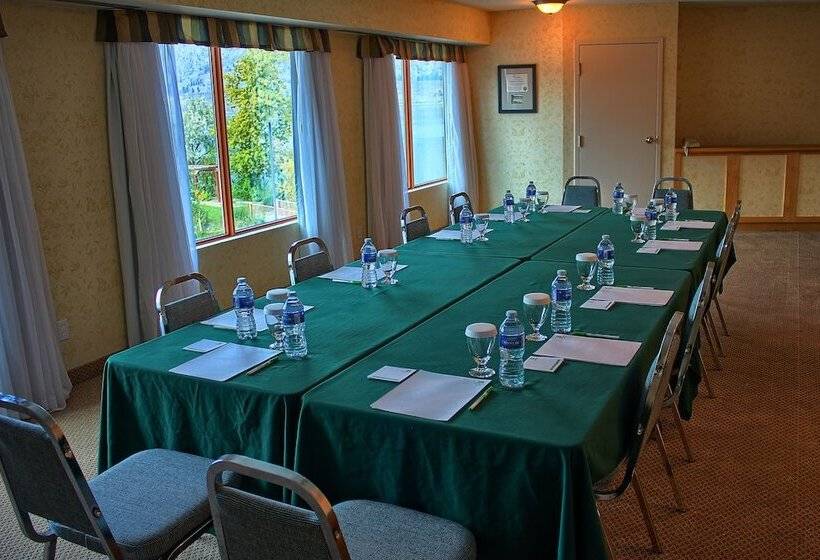 אתר נופש Holiday Inn Osoyoos